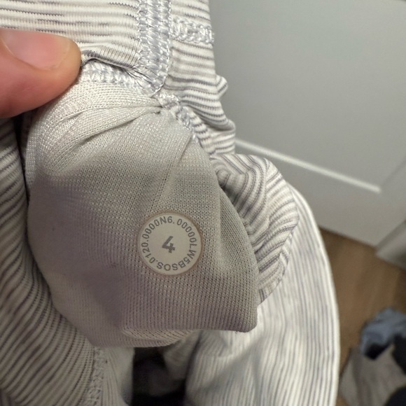 Lululemon Wunder Under High-Rise Tight 25" *Luxtreme Size 4 - Picture 6 of 6